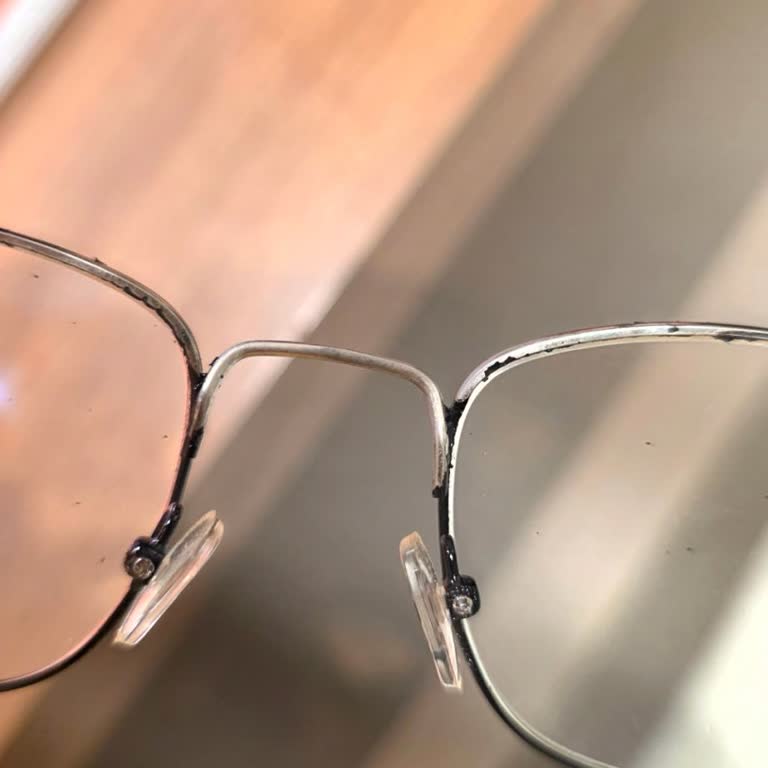 Atasun Optik’te Gözlük Renkleri Sürekli Soyuluyor