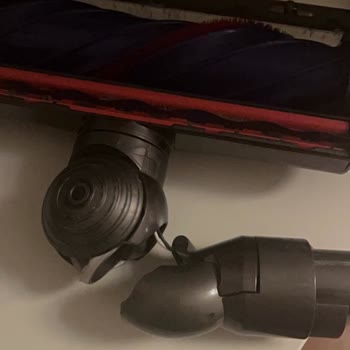 Dyson V11 Süpürge Başlığı Hafif Düşmede Kırıldı Ve Garanti Reddi
