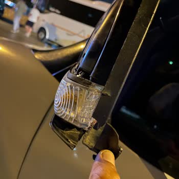 Otobüs Çarpıp Sol Aynamı Kırdı, Kaçtı Ve Sorumluluğu İnkar Ediyor