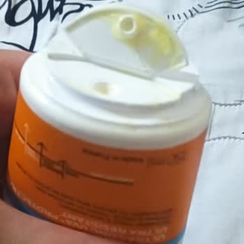 Ciltte Şiddetli Soyulma Ve Kapakta Sapsarı Tortu: La Roche Posay Anthelios Ürünü Ayıplı