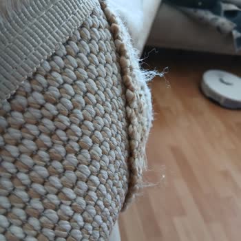 Toz Tutmaz Dedi, Halı Toz Ve Dikiş Sorunlarıyla Çöp Oldu