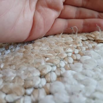 Toz Tutmaz Dedi, Halı Toz Ve Dikiş Sorunlarıyla Çöp Oldu