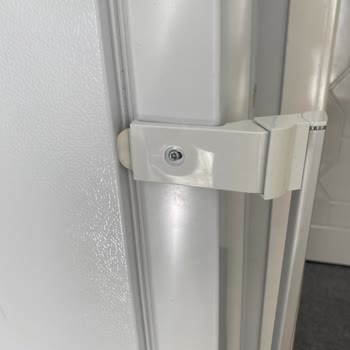 Uğur Soğutma Dondurucu Kapak Kolları Kırık, Ücretsiz Değişim İsteği