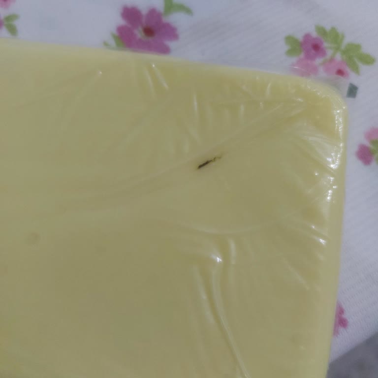 Muratbey Kaşar Peynirinde Siyah Çizgi Şeklinde Yabancı Madde