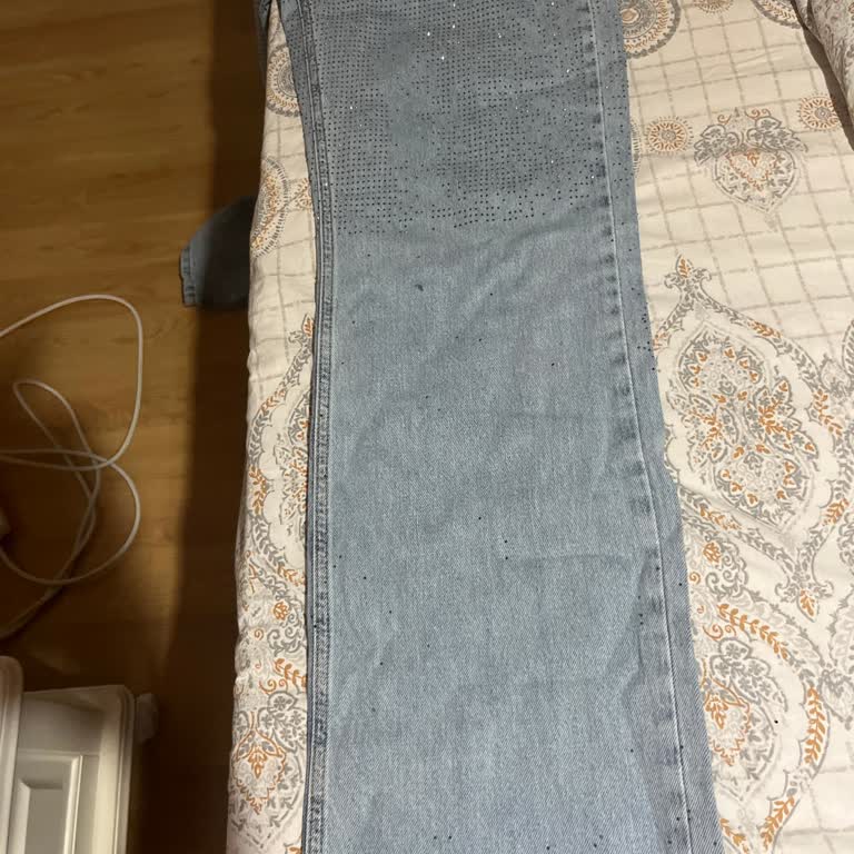 Taşlı Pantolon İlk Yıkamada Dağıldı, Mağaza İadeyi Reddetti Ve Kaba Davrandı