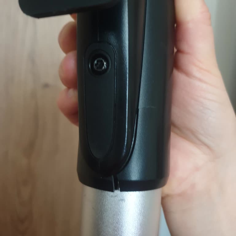 Bosch Unlimited 7 Dikey Süpürgede Plastik Parça Çatlaması Garanti Kapsamında Değiştirilmek İsteniyor