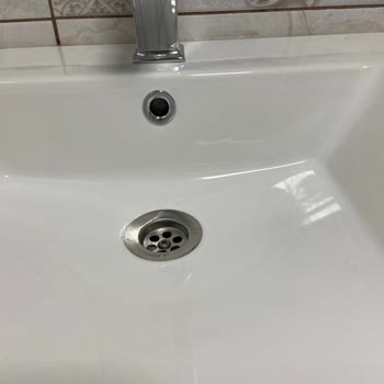 Turkuaz Seramik Lavabomda Sararma Ve Değişim Reddi