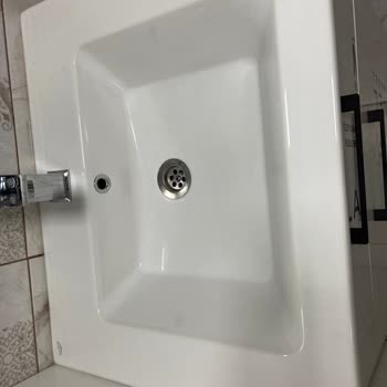 Turkuaz Seramik Lavabomda Sararma Ve Değişim Reddi