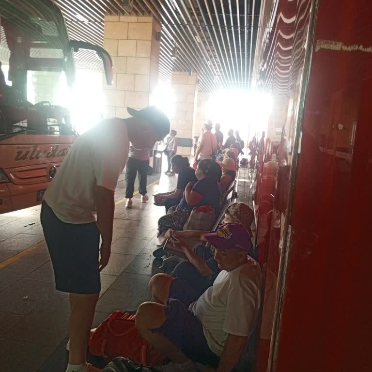 Otobüs Gecikmesi Ve Bilgi Eksikliği Nedeniyle Şiddetli Mağduriyet Yaşadım