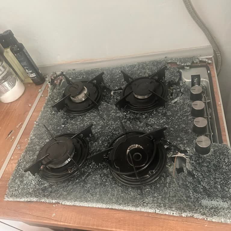 Kumtel Cam Ankastre Set Üstü Ocağın Kendi Kendine Patlaması Güvenlik Endişesi