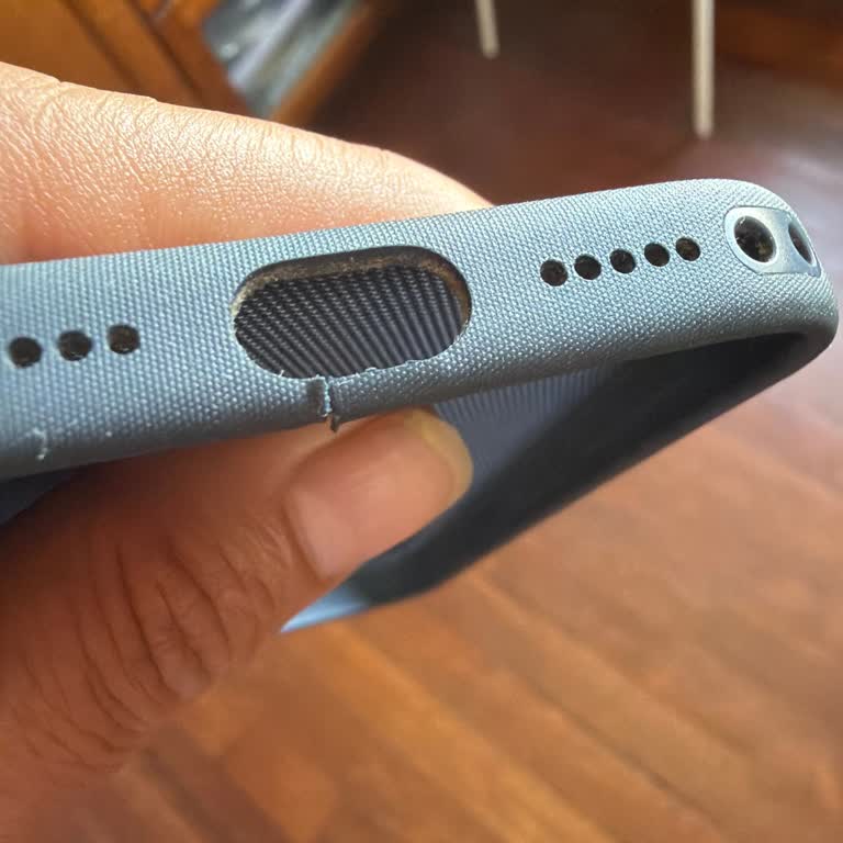 Apple Mağazasında Kırık Kapağın Değişimi İçin Uzun Bekleyiş