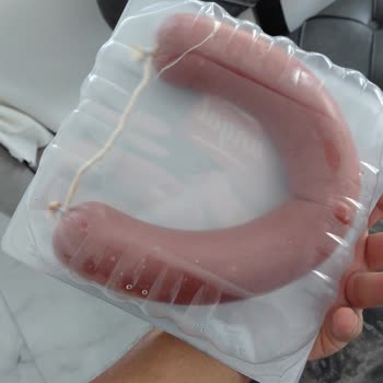 Tarihi Geçmiş Sucuk Satışı Ve Personelin Umursamaz Yaklaşımı