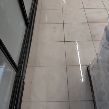 Tarihi Geçmiş Sucuk Satışı Ve Personelin Umursamaz Yaklaşımı