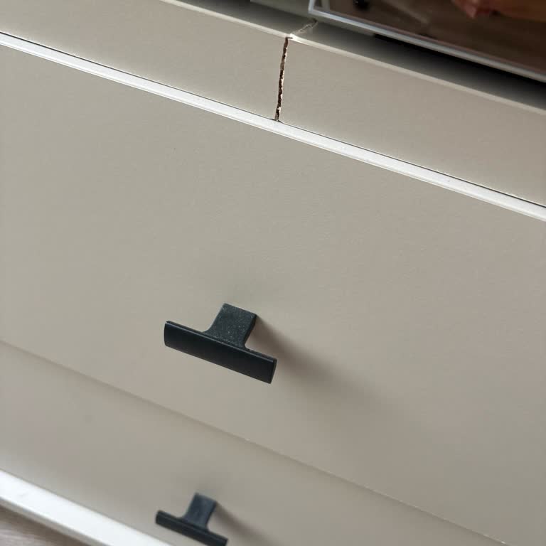 Kırık Dolap Parçası Değişimi İçin 3 Ay Bekleme Ve Şube Personelinin İlgisiz Tutumu
