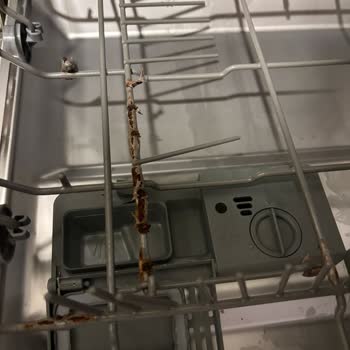 Teka Bulaşık Makinesi Sepetleri Paslanıp Kırıldı, Kullanılamaz