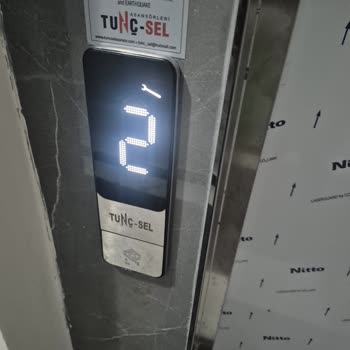 Asansör Arızası ve Güvenlik Talebi