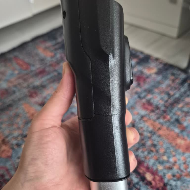 Philips SpeedPro Max Dikey Süpürge Parçalarının Sürekli Kırılması Ve Garanti Ücret Talebi