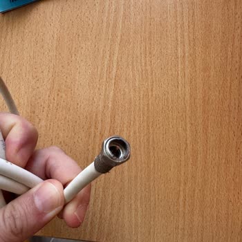Anten Kablosu Kırıldı, Teknik Servis TV'yi Zarar Verdi Ve Ücret Talep Ediyor