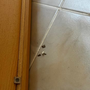 Anten Kablosu Kırıldı, Teknik Servis TV'yi Zarar Verdi Ve Ücret Talep Ediyor