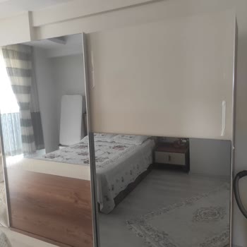 Aynalı Gardırop Camı Ani Düşerek Çocuğumuzu Tehlikeye Atıyor