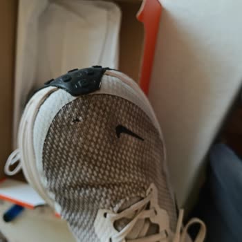 Nike Revolution 8 Ayakkabısı Bir Ayda Yırtıldı, Mağaza Kullanıcı Hatası İddiası