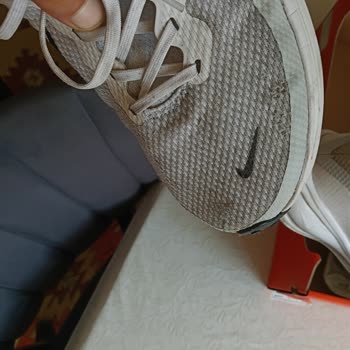 Nike Revolution 8 Ayakkabısı Bir Ayda Yırtıldı, Mağaza Kullanıcı Hatası İddiası
