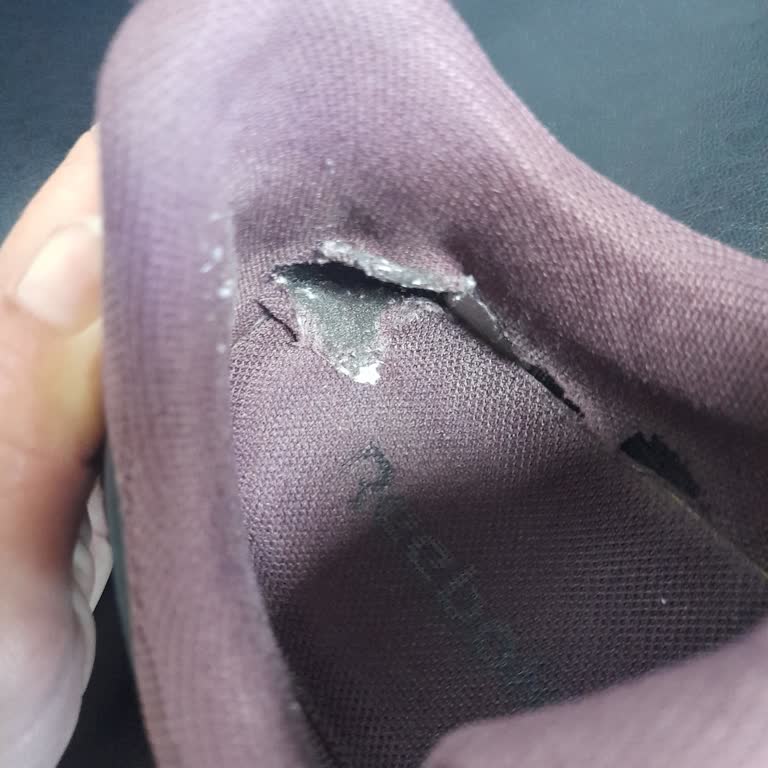 Vialand AVM’deki Reebok Kadın Spor Ayakkabısının İç Astarı Yırtıldı Ve Değişim Talebi Reddedildi
