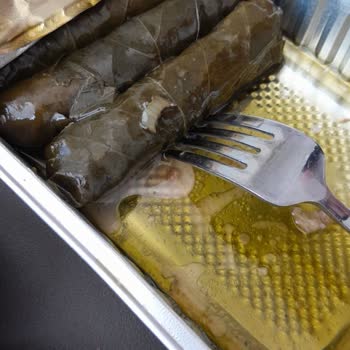 Sera Marka Yaprak Sarmasında Tırnak Bulunması Gıda Güvenliği Endişesi