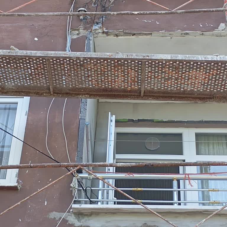 Elektrik Direği Kesilmemesi Isı Yalıtımı İşini Aksattı