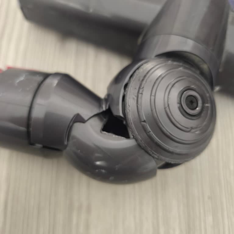 Dyson V10 Halı Başlığı Tekrar Kırıldı, Garanti Kapsamında Ücretsiz Değişim Talebi