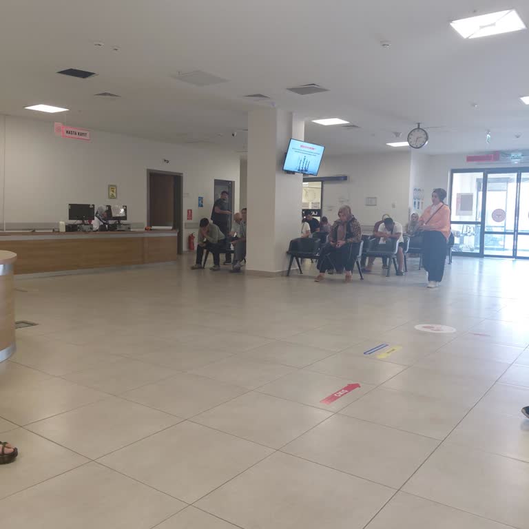 Acil Serviste Uzun Bekleme Ve Müdahale Eksikliği
