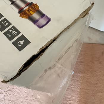 Kutusu Açık Ve Hasarlı Dyson V15 Detect Ürünü Eski Fiyatla Değişim Talebi