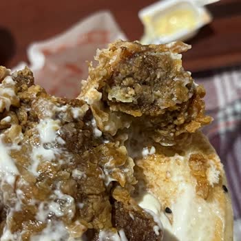 Popeyes Şubesinde Gıda Güvenliği İhlali: Siyah Ve Sert Hamburger