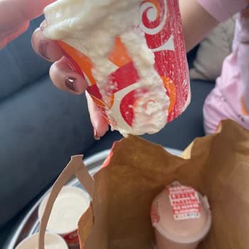 Dökülmüş Ve Yanlış Tatlı Dondurma Gelen Trendyol GO Burger King Siparişine İade Talebi