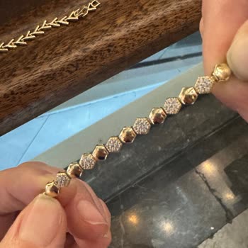 Quum Bilekliklerde Erken Kararma Ve Değişim Reddi