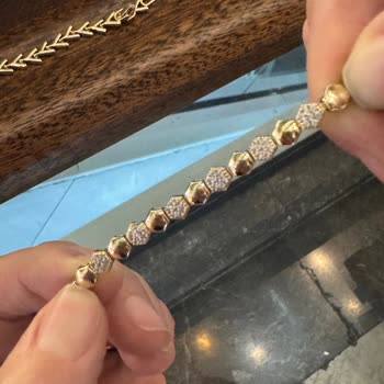 Quum Bilekliklerde Erken Kararma Ve Değişim Reddi