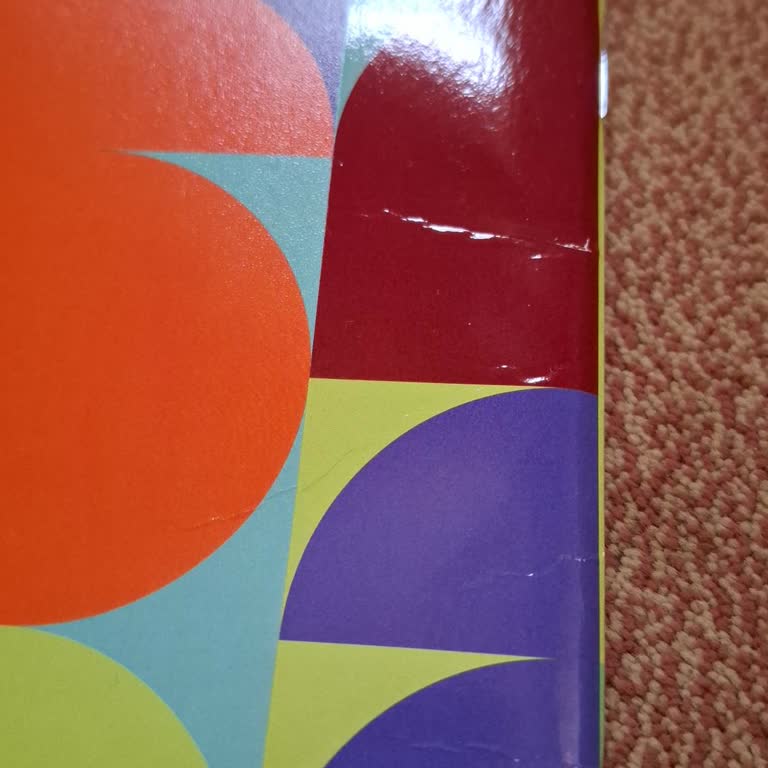 Toyzz Shop'tan Gelen Panini Albümde Kapak Hasarı Ve Baskı Hatası