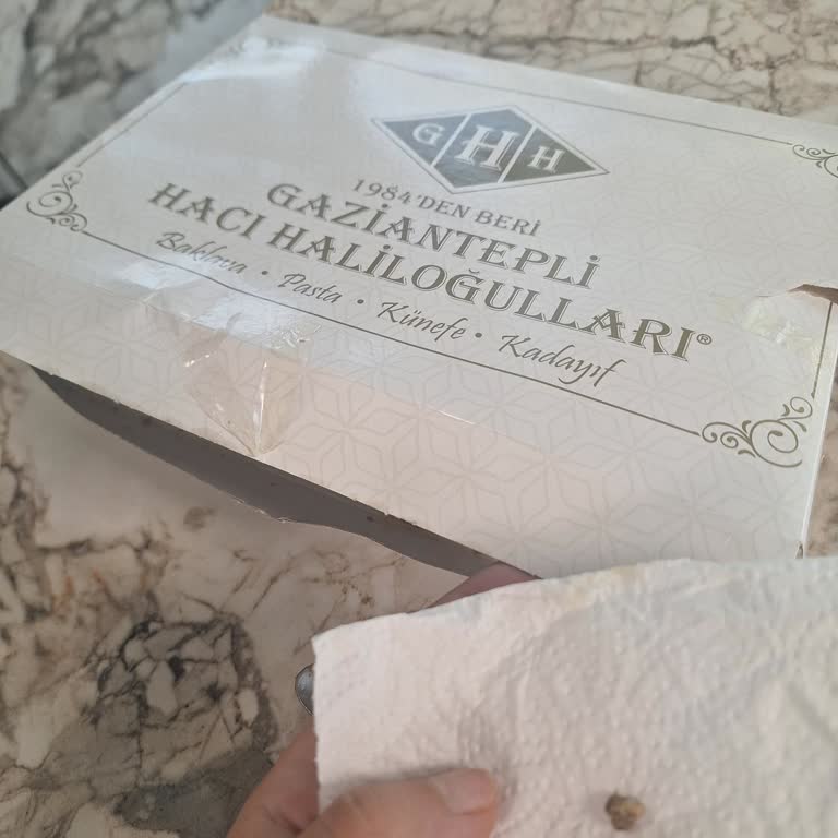 Gaziantepli Hacı Haliloğulları Baklava İçinden Taş Çıktı