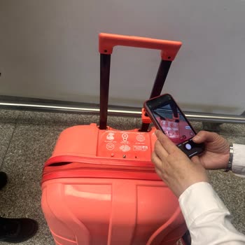 Kırık Saplı Valiz, Şikayet Kaydı Reddi Ve THY Görevlisinin Kaba Tutumu