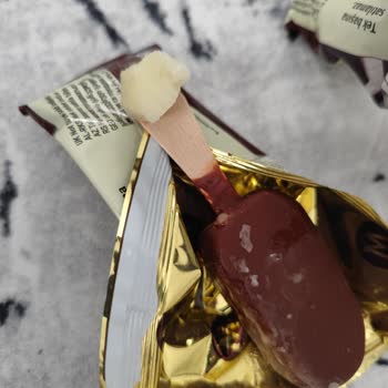 Magnum Dondurmasında Bozulmuş Görünüm Ve Tat İçin Açıklama Ve Özür Talebi