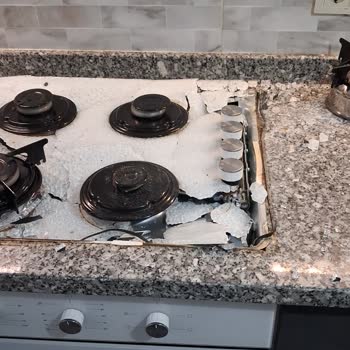Kumtel Set Üstü Ocak Camı Patladı, Çocuğum Yanarak Sağlık Riski Yaşadı Ve Servis Cevap Vermedi