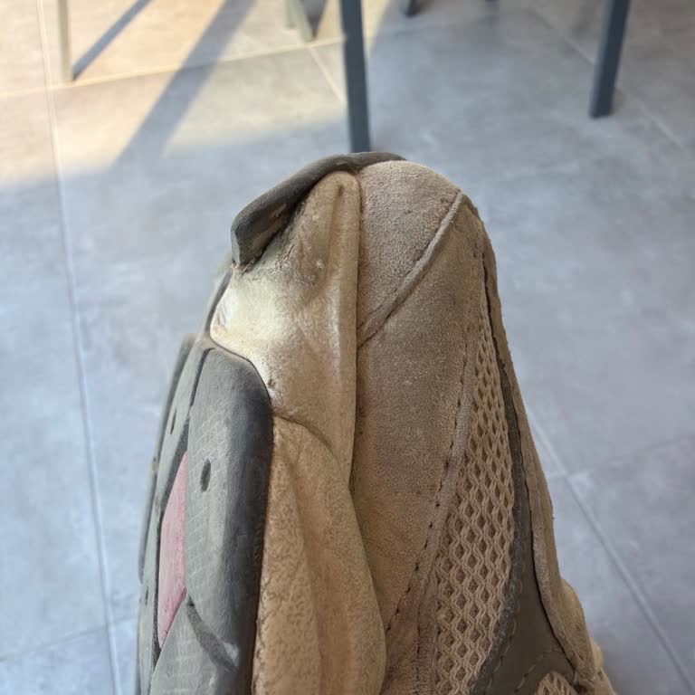 New Balance 9060 Ayakkabımın Tabanı Açıldı, Mağaza Fiş Olmadığı Nedeniyle Yardım Etmedi