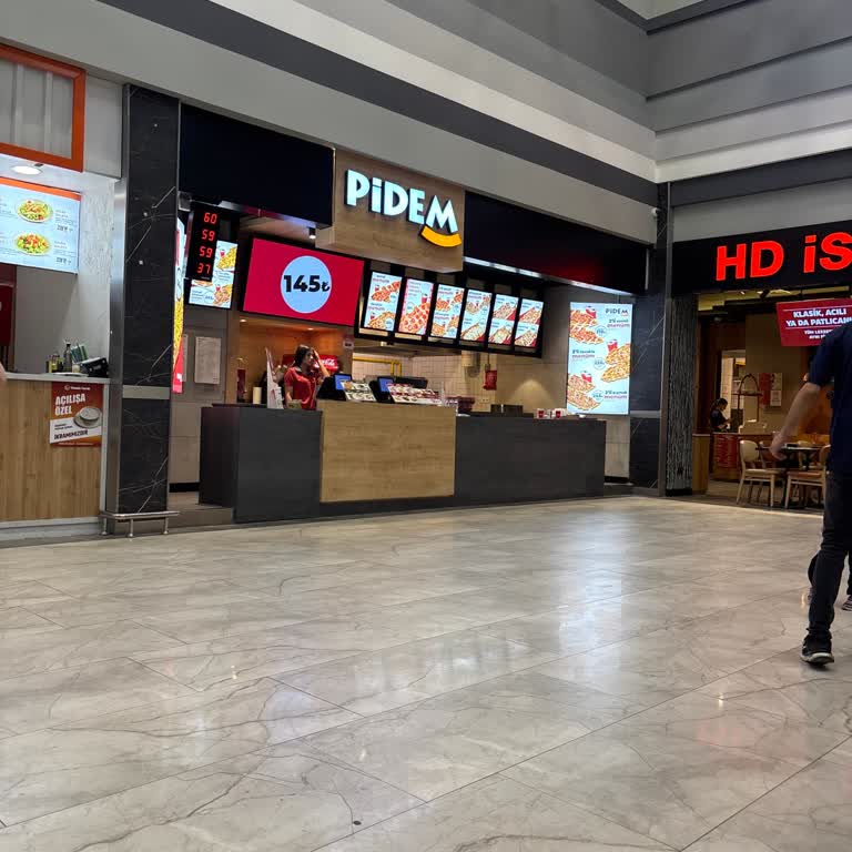 Lahmacun Servis Edilmeyecek, Personel Saygısız Davranıyor