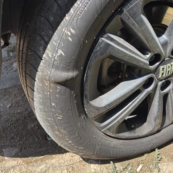 Kar Rent A Car Yenibosna Şubesinde Lastik Değişim Masrafı İadesi Gelmedi