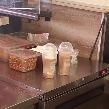 Kadıköy Burger King Şubesinde Yetersiz Milkshake Ve Müşteriye Hakaret