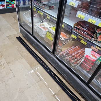 Acil Tesisat Çözümü Gereken Lağım Patlamasıyla Şubede Hijyen Krizi