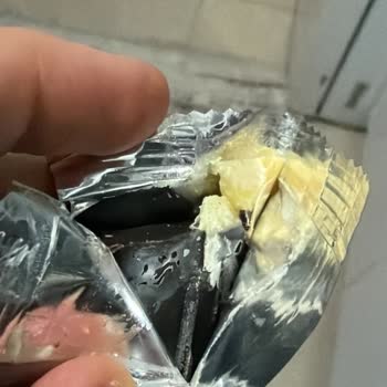 Migros'ta Satın Aldığım Çikolatada Belirsiz Beyaz Parçalar Ve Sağlık Endişesi
