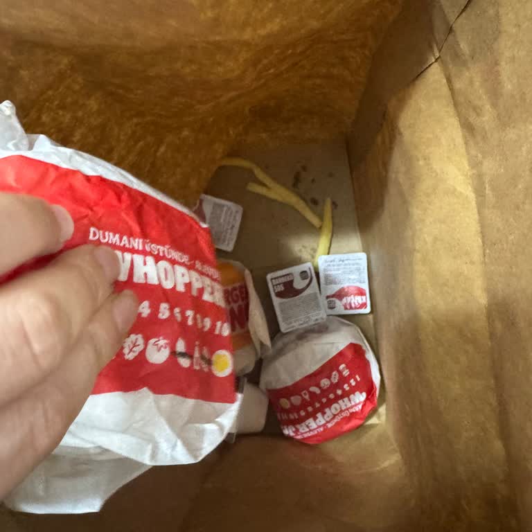 Burger King Siparişinde Bayat Hamburger, Eksik Patates Ve Cevapsız Destek