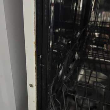 Vestel Bulaşık Makinesinde Kısa Sürede Derin Paslanma Ve Ücretsiz Servis Talebi