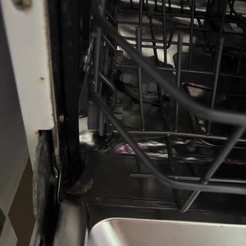 Vestel Bulaşık Makinesinde Kısa Sürede Derin Paslanma Ve Ücretsiz Servis Talebi